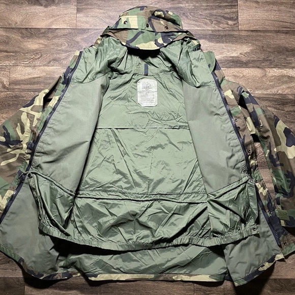 U.S. Army ECWCS Gen I Woodland Camo Gore-Tex Cold Weather Parka MEDIUM REGULAR - Picture 3 of 13